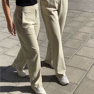 Djerf Avenue First Choice Pants in Greige